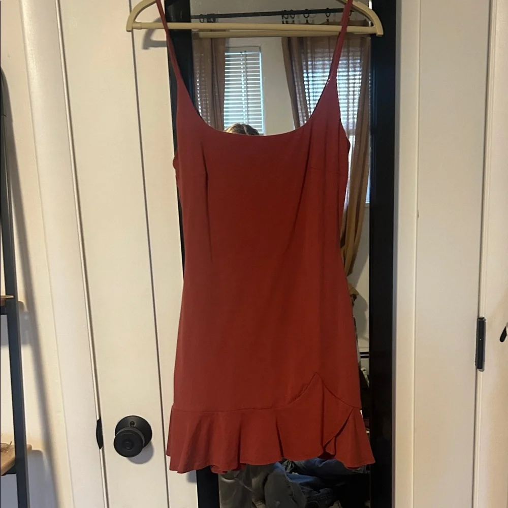 Chic Rust Mini Dress with Ruffle Hem - Picture 1 of 2